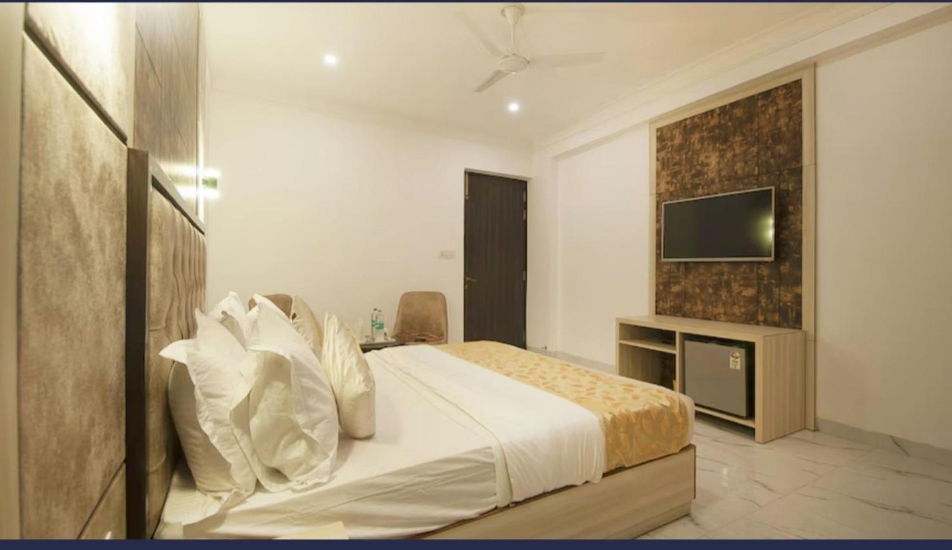 Hotel Almora Inn - Near By Delhi International Airport - With Free Airport Pickup And Drop نيودلهي المظهر الخارجي الصورة