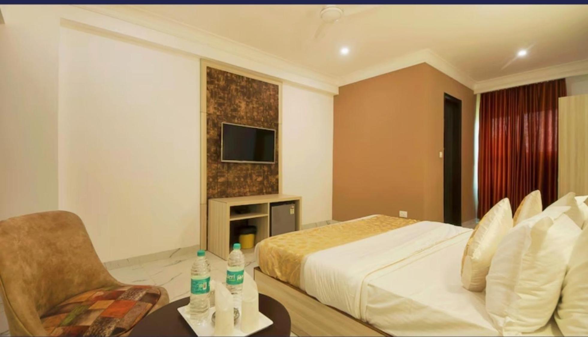 Hotel Almora Inn - Near By Delhi International Airport - With Free Airport Pickup And Drop نيودلهي المظهر الخارجي الصورة