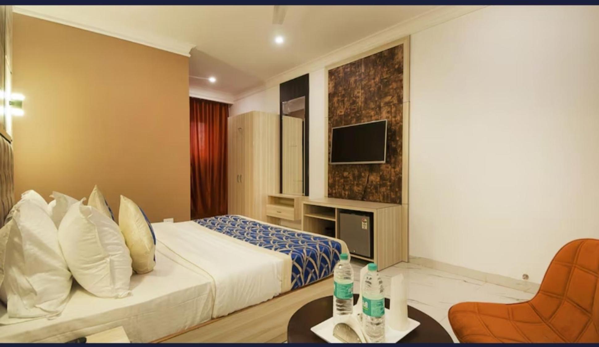 Hotel Almora Inn - Near By Delhi International Airport - With Free Airport Pickup And Drop نيودلهي المظهر الخارجي الصورة