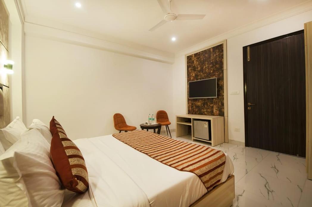 Hotel Almora Inn - Near By Delhi International Airport - With Free Airport Pickup And Drop نيودلهي المظهر الخارجي الصورة