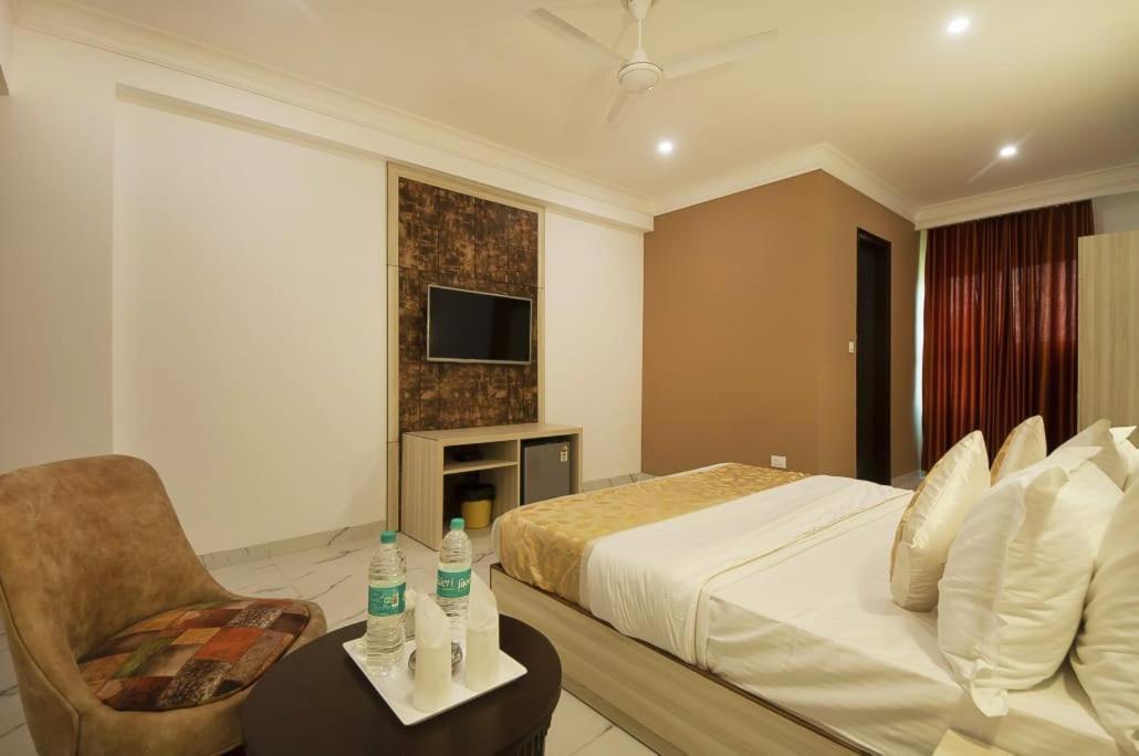 Hotel Almora Inn - Near By Delhi International Airport - With Free Airport Pickup And Drop نيودلهي المظهر الخارجي الصورة