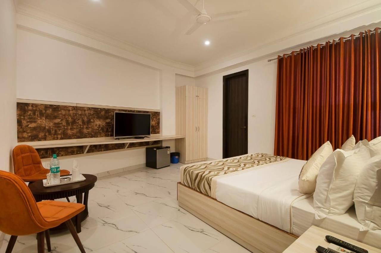 Hotel Almora Inn - Near By Delhi International Airport - With Free Airport Pickup And Drop نيودلهي المظهر الخارجي الصورة