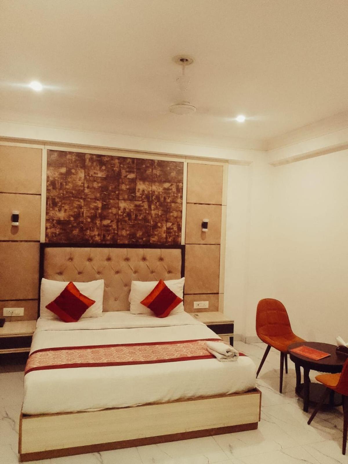 Hotel Almora Inn - Near By Delhi International Airport - With Free Airport Pickup And Drop نيودلهي المظهر الخارجي الصورة
